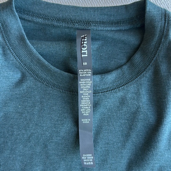 Vuori Pose Fitted Tee - Stone Heather size XS - Picture 8 of 8